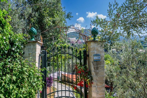 casa indipendente in vendita a Genova in zona Apparizione