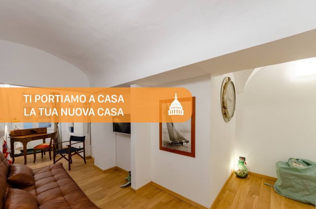 appartamento in vendita a Genova in zona Sottoripa / Maddalena / Molo