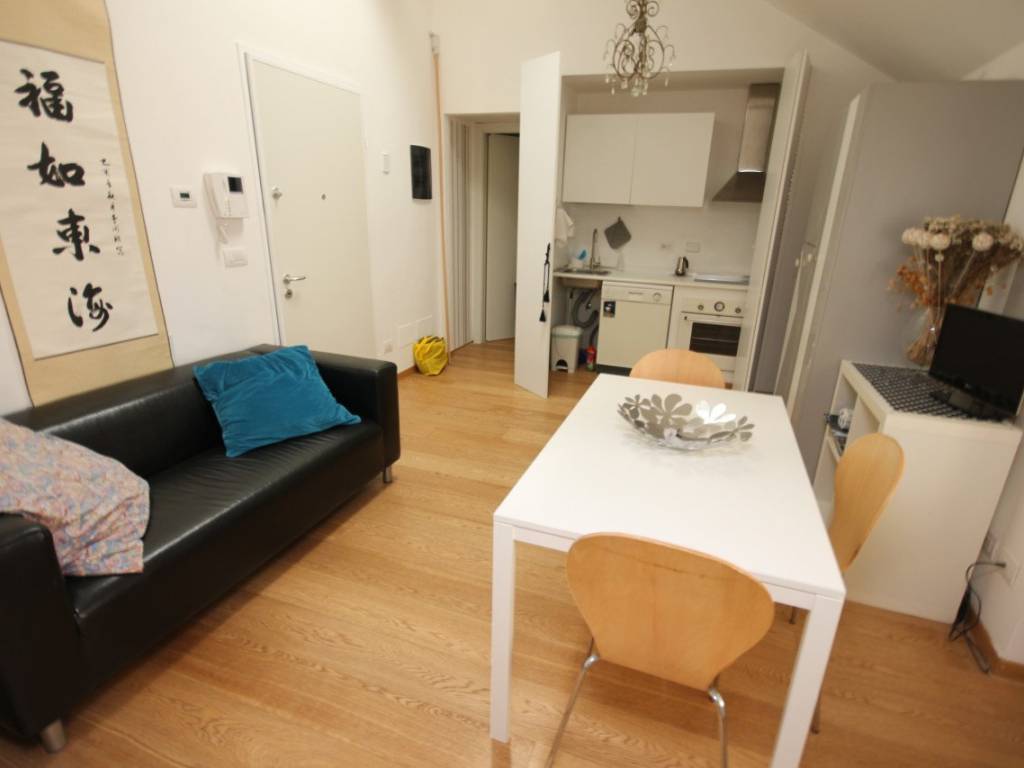 appartamento in vendita a Genova in zona Sottoripa / Maddalena / Molo