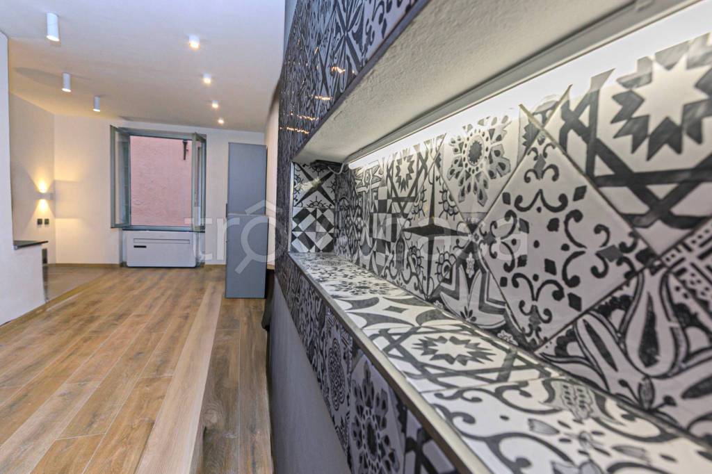 appartamento in vendita a Genova in zona Sottoripa / Maddalena / Molo