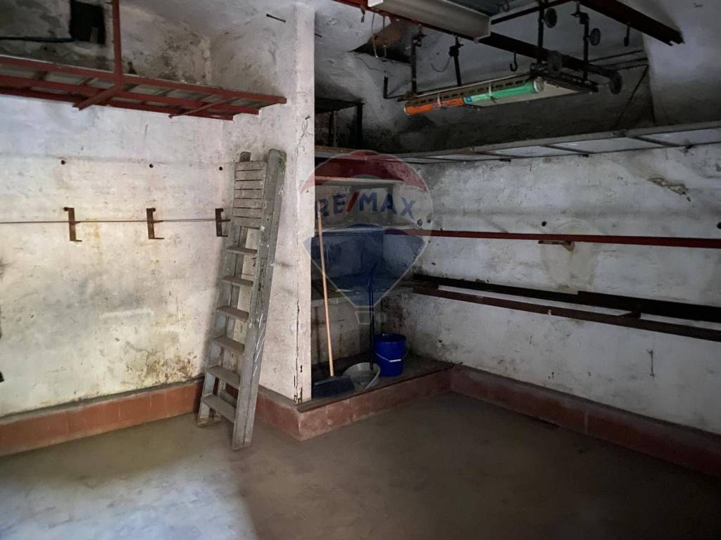 locale di sgombero in vendita a Genova in zona Molassana