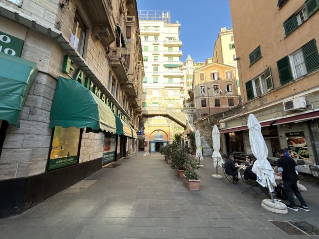 appartamento in vendita a Genova in zona Sottoripa / Maddalena / Molo