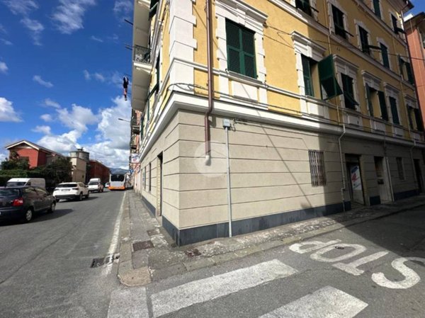 negozio in vendita a Genova in zona Sestri Ponente