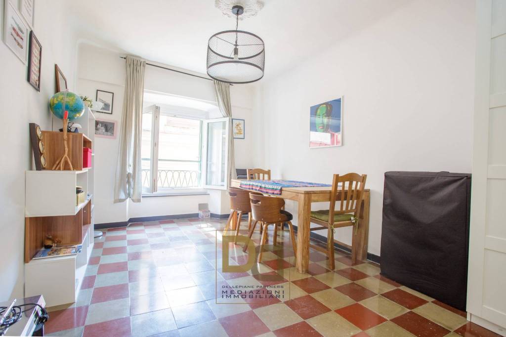 appartamento in vendita a Genova in zona Sottoripa / Maddalena / Molo