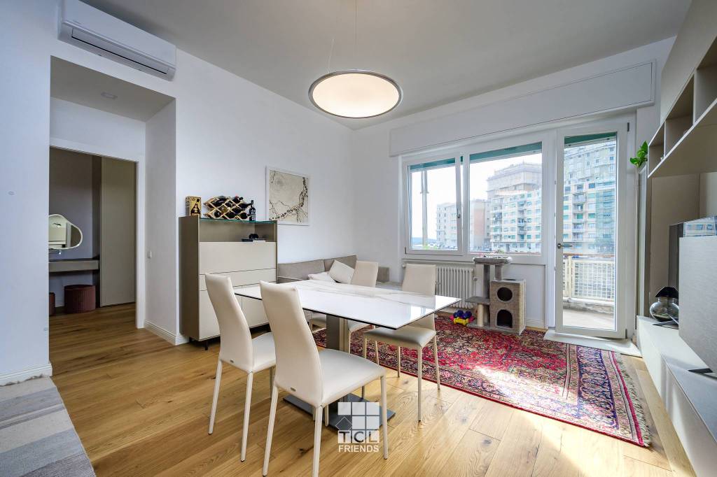 appartamento in vendita a Genova in zona Foce