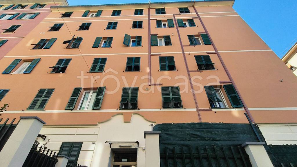 appartamento in vendita a Genova in zona Sestri Ponente