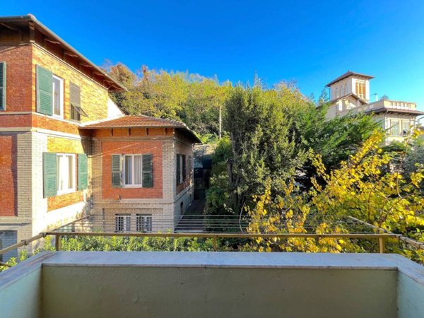 appartamento in vendita a Genova in zona Sturla