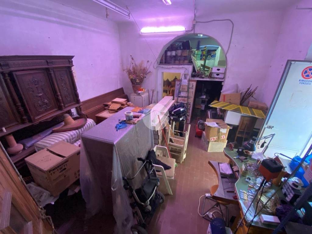 negozio in vendita a Genova in zona Sestri Ponente