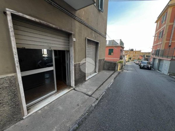 negozio in vendita a Genova in zona Sestri Ponente