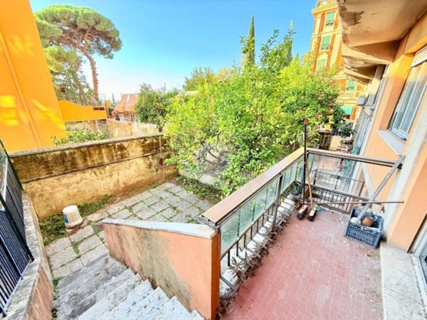 appartamento in vendita a Genova in zona Sestri Ponente
