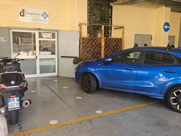 negozio in vendita a Genova in zona Cornigliano