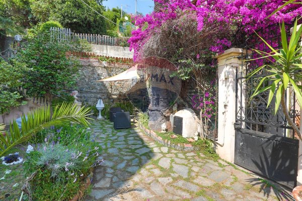 casa indipendente in vendita a Genova in zona Pegli
