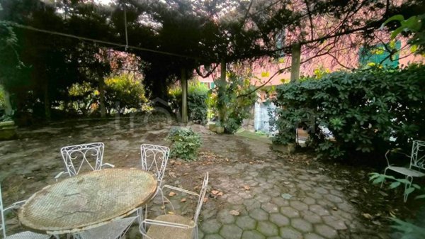 casa indipendente in vendita a Genova in zona Molassana