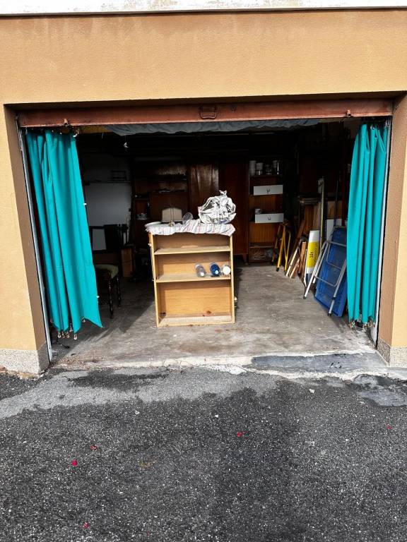 locale di sgombero in vendita a Genova in zona Nervi