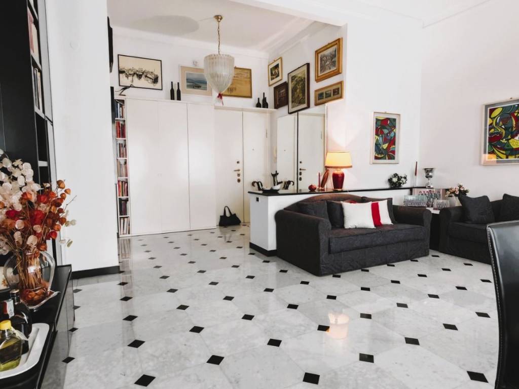 appartamento in vendita a Genova in zona Sturla