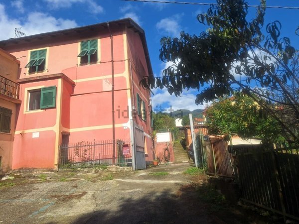 casa indipendente in vendita a Genova in zona Bolzaneto