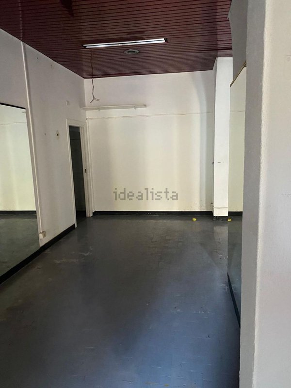 locale di sgombero in vendita a Genova in zona Molassana