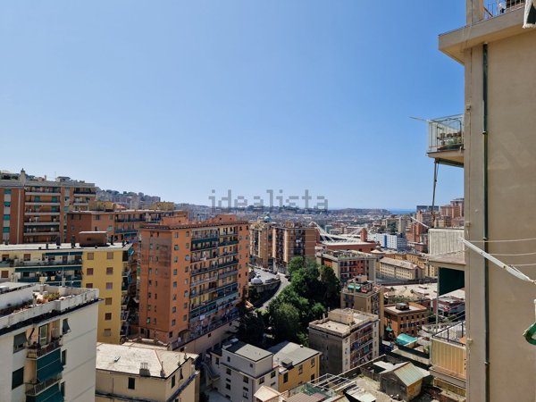 appartamento in vendita a Genova in zona Staglieno