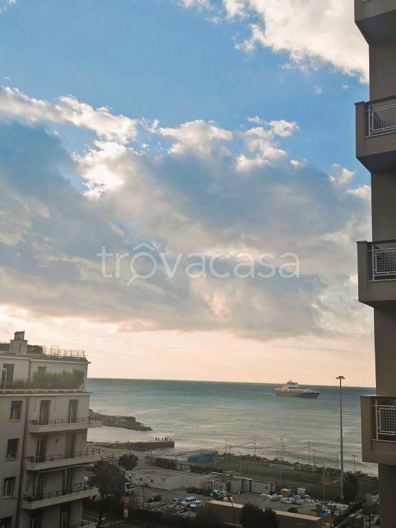 appartamento in vendita a Genova in zona Foce