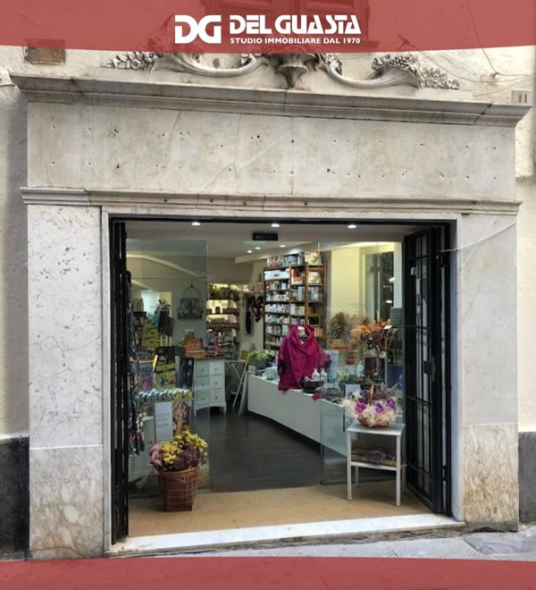 negozio in vendita a Genova in zona Sottoripa / Maddalena / Molo