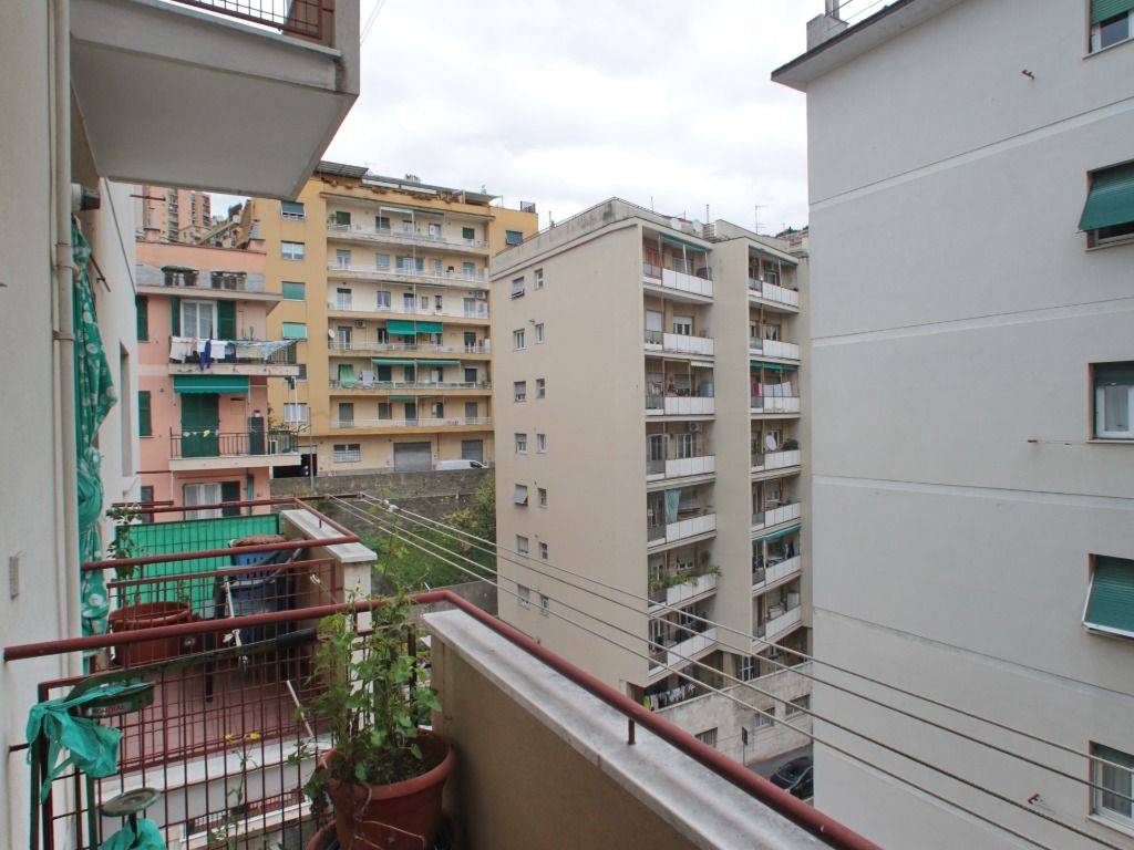 appartamento in vendita a Genova in zona Marassi