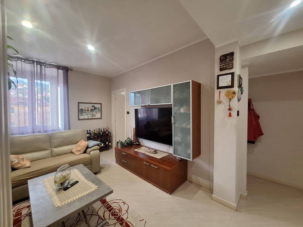 appartamento in vendita a Genova in zona Bolzaneto
