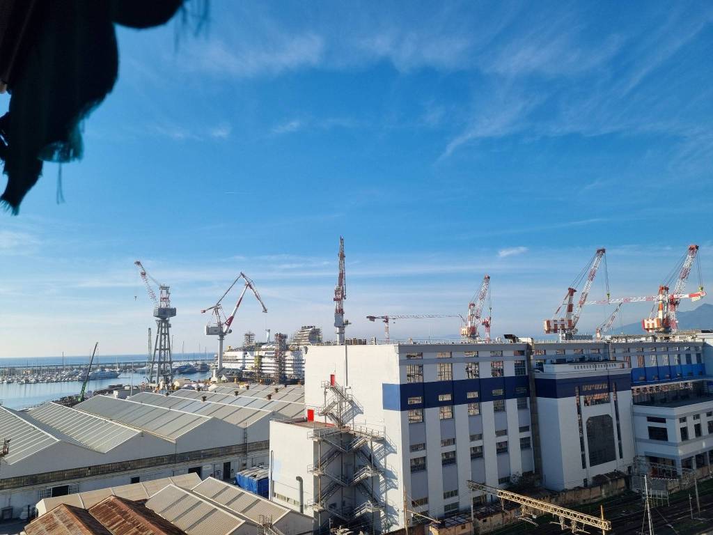 appartamento in vendita a Genova in zona Sestri Ponente
