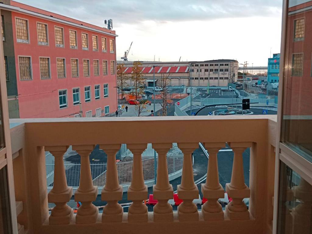 appartamento in vendita a Genova in zona Sestri Ponente