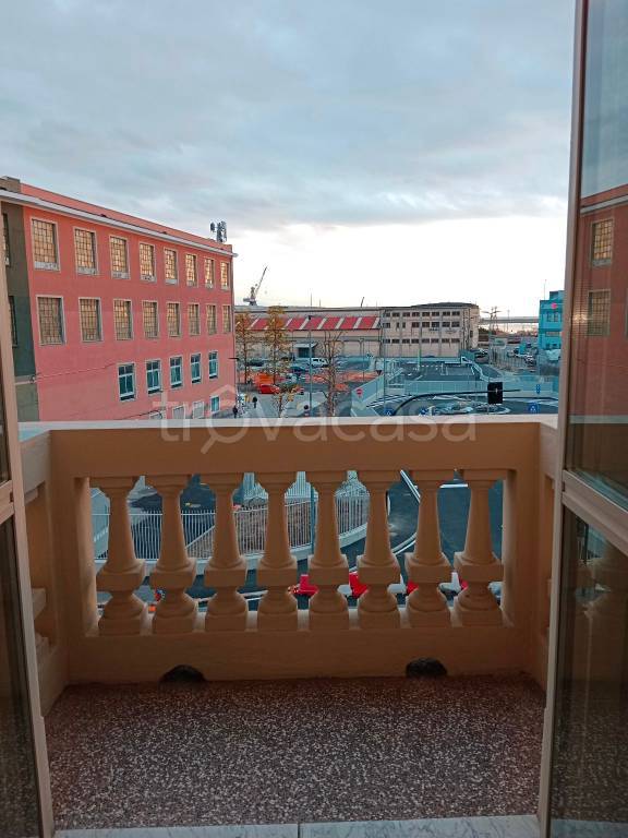 appartamento in vendita a Genova in zona Sestri Ponente