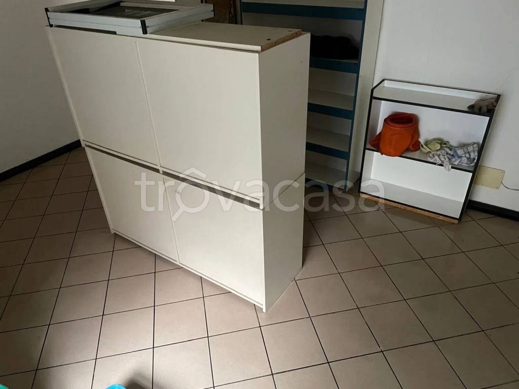 negozio in vendita a Genova in zona Rivarolo