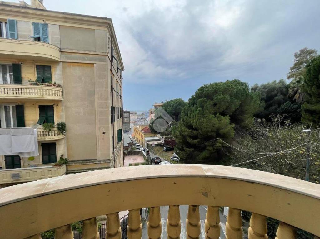 appartamento in vendita a Genova in zona Sestri Ponente