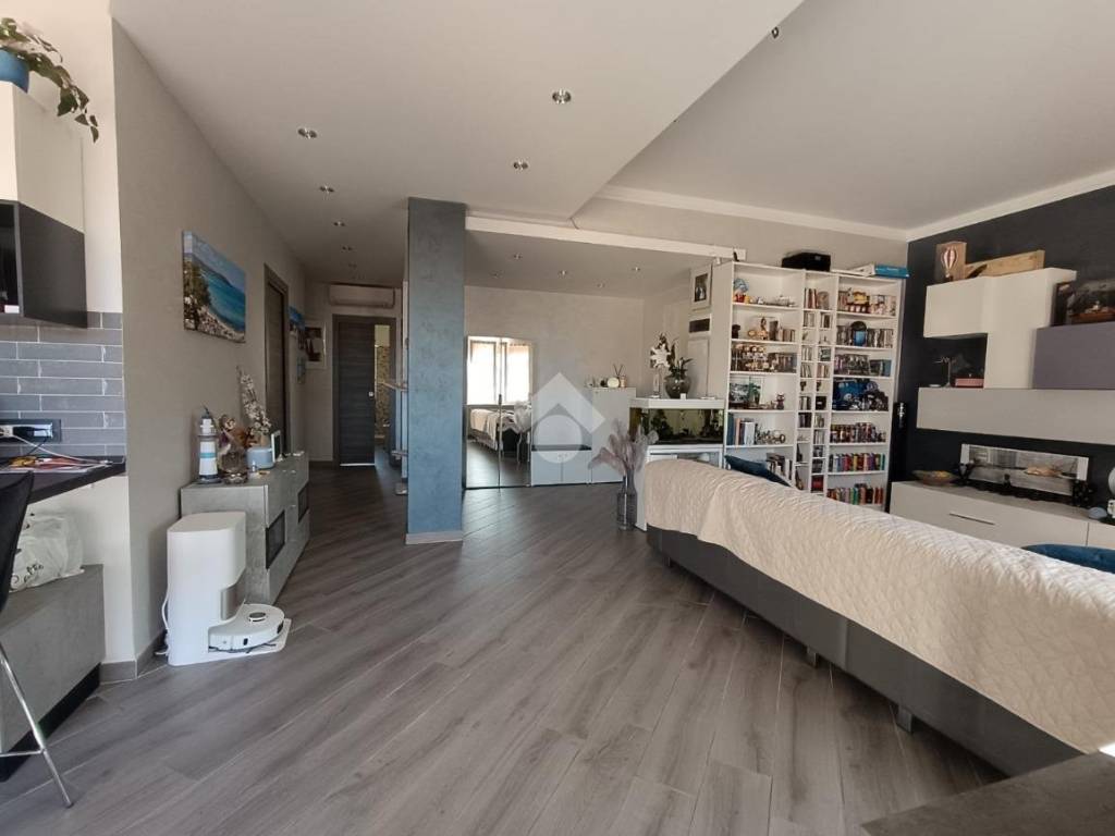 appartamento in vendita a Genova in zona Sestri Ponente