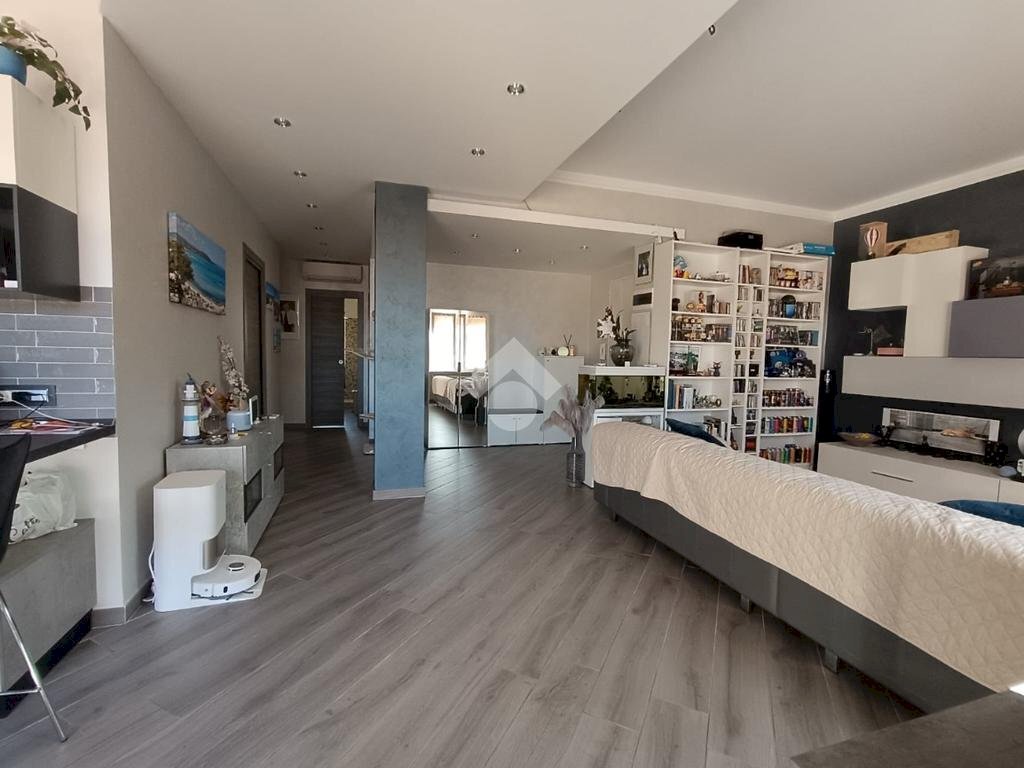 appartamento in vendita a Genova in zona Sestri Ponente