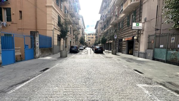 locale di sgombero in vendita a Genova in zona Cornigliano
