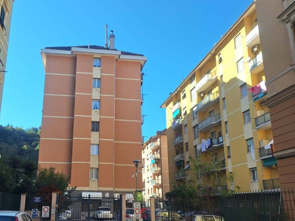 appartamento in vendita a Genova in zona Bolzaneto