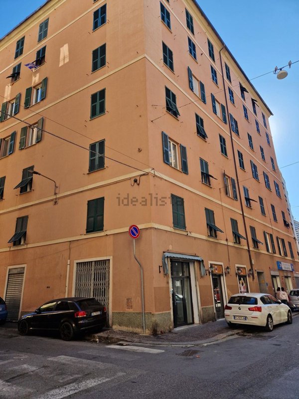 ufficio in vendita a Genova in zona Sampierdarena