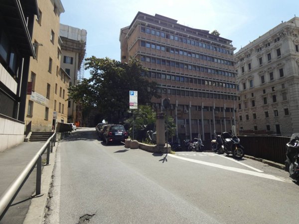 ufficio in vendita a Genova in zona San Vincenzo