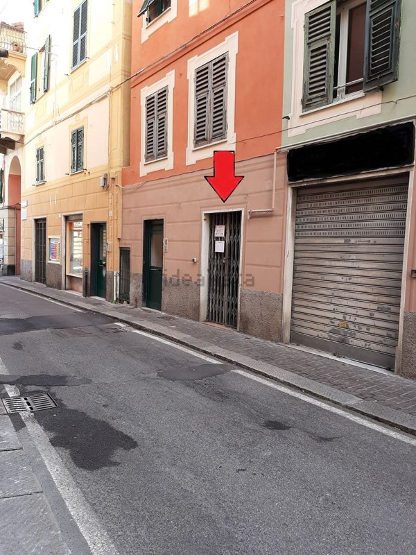 locale commerciale in vendita a Genova in zona Pontedecimo