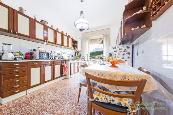 appartamento in vendita a Genova in zona Staglieno