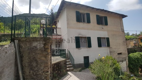 appartamento in vendita a Genova in zona Struppa