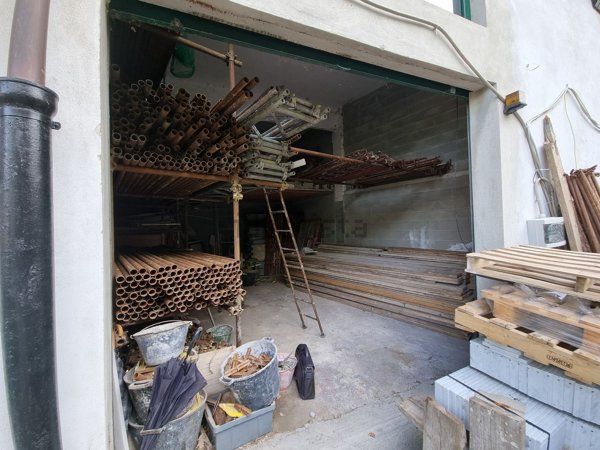 locale di sgombero in vendita a Genova in zona Molassana