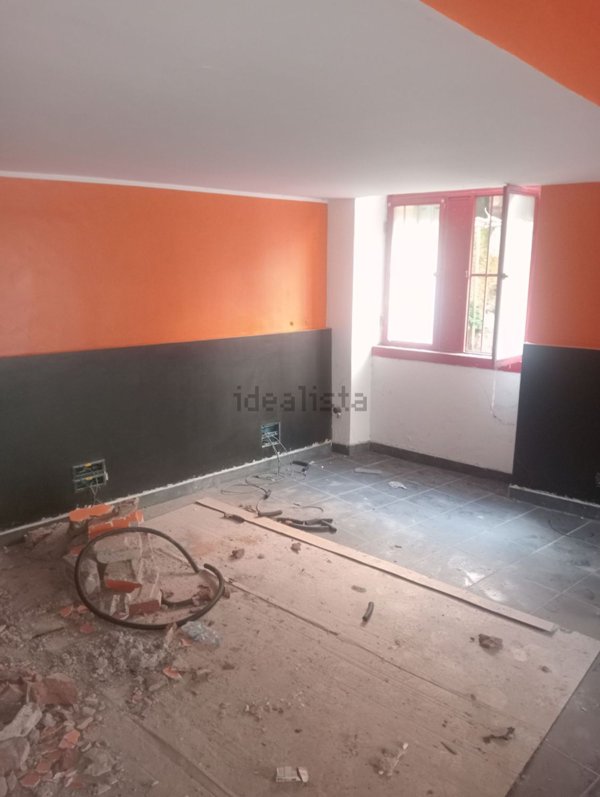 locale commerciale in vendita a Genova in zona Sampierdarena