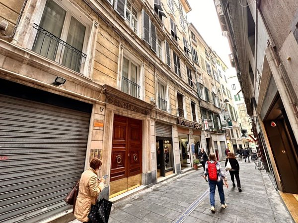 ufficio in vendita a Genova in zona Sottoripa / Maddalena / Molo