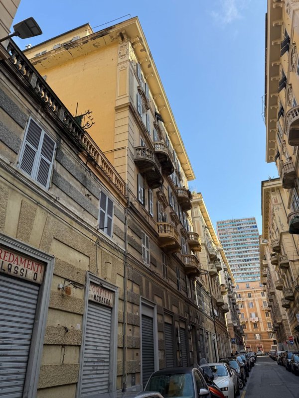 ufficio in vendita a Genova in zona Sampierdarena