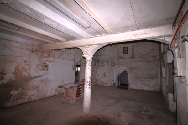 locale commerciale in vendita a Genova in zona Sampierdarena