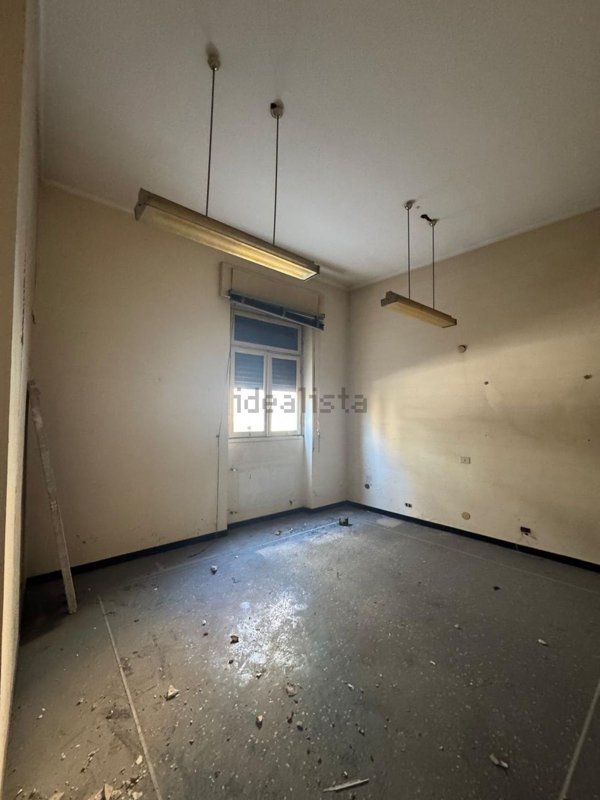 locale commerciale in vendita a Genova in zona Pontedecimo