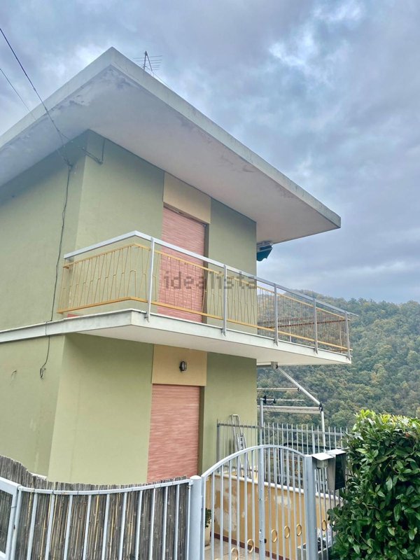 appartamento in vendita a Genova in zona Struppa