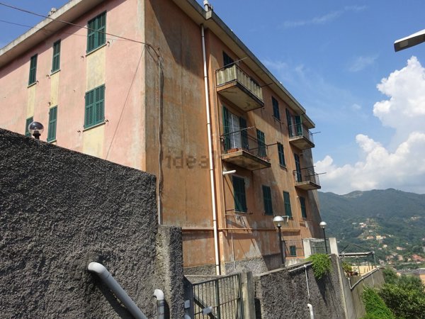 appartamento in vendita a Genova in zona Rivarolo