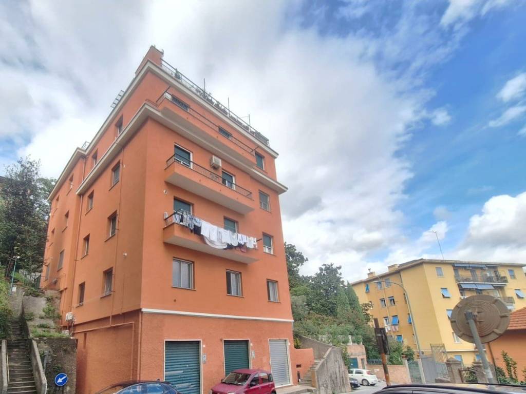 appartamento in vendita a Genova in zona Bolzaneto