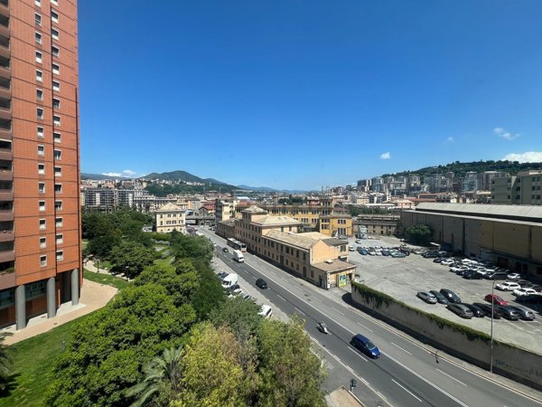 ufficio in vendita a Genova in zona Sampierdarena